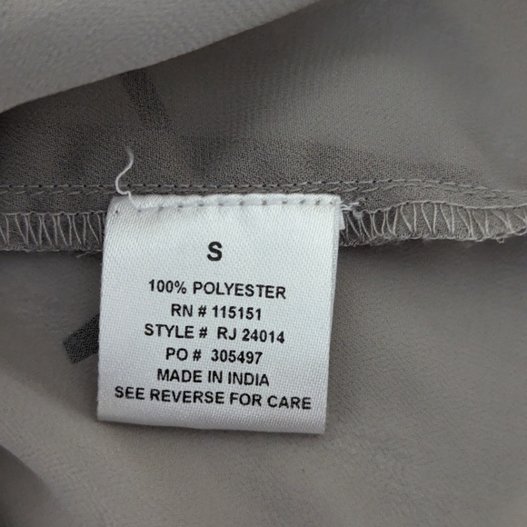 Romeo Juliet Culture Raffle Blouse Sz Small Light Grey Top - Picture 7 of 10